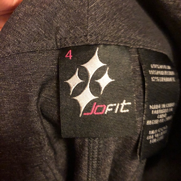 Gray Bermuda length jo fit golf shorts worn once - Picture 3 of 4